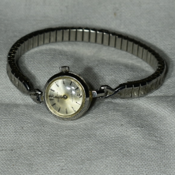 Vintage 1940's Bulova Mechanical Watch with Speidel Band - Picture 1 of 4